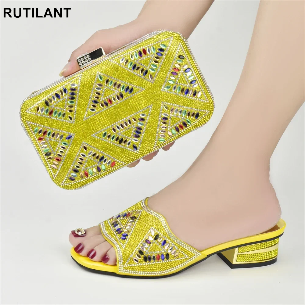 Popular Full Diamond Style In Nigeria Italian Design Ladies Shoes and Bag for Party Wedding Italian Shoes and Bags Matching Set
Popular Full Diamond Style In Nigeria Italian Design Ladies Shoes and Bag for Party Wedding Italian Shoes and Bags Matching Set