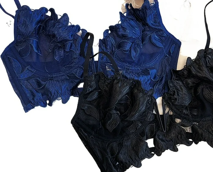 KUCLUTLace Underwear Women Ultra-thin Embroidery Bra Panty Big Breasts Small Hollow Bralette T-Back Set Summer Deep-V Intimates
KUCLUTLace Underwear Women Ultra-thin Embroidery Bra Panty Big Breasts Small Hollow Bralette T-Back Set Summer Deep-V Intimates