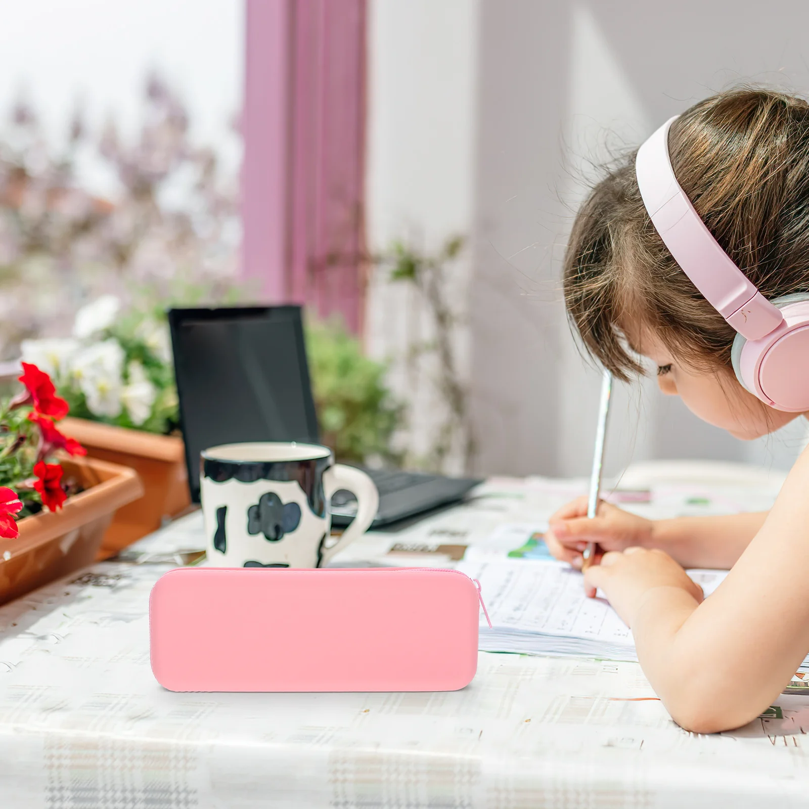 Aesthetic Silicone Pencil Pouch Smooth Zipper Closure Pen Holder for Women Compact Lightweight Pencil Storage Bag for Daily Use
Aesthetic Silicone Pencil Pouch Smooth Zipper Closure Pen Holder for Women Compact Lightweight Pencil Storage Bag for Daily Use