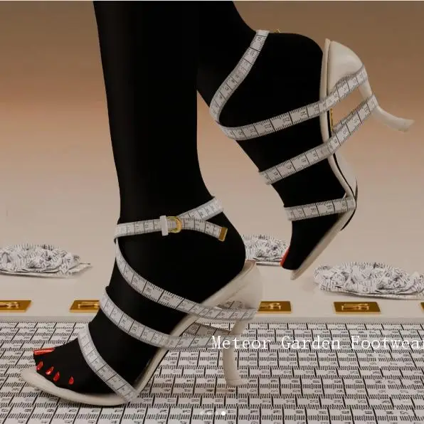 2025 Spring/summer New Women's Catwalk Shoes Two-Tone Metal Shaped Heel Sandals Number Straps High Heel Sexy Fashion Sandals
2025 Spring/summer New Women's Catwalk Shoes Two-Tone Metal Shaped Heel Sandals Number Straps High Heel Sexy Fashion Sandals