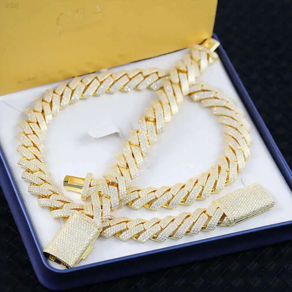 Factory Wholesale Custom 20mm 3 Rows Vvs Moissanite Cuban Link Chain Bracelet 925 Silver Men Hip Hop Cuban Chain Necklace
Factory Wholesale Custom 20mm 3 Rows Vvs Moissanite Cuban Link Chain Bracelet 925 Silver Men Hip Hop Cuban Chain Necklace