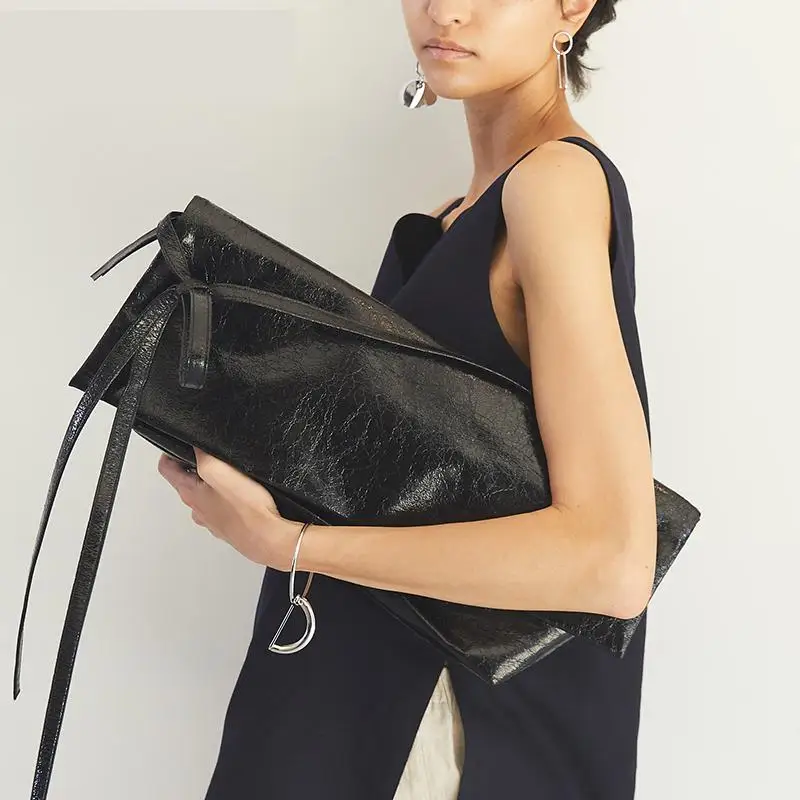 Retro Oil Wax Leather Horizontal Square Large Capacity Shoulder Bag For Women Simple Casual Multifunctional Crossbody Bag Trendy
Retro Oil Wax Leather Horizontal Square Large Capacity Shoulder Bag For Women Simple Casual Multifunctional Crossbody Bag Trendy