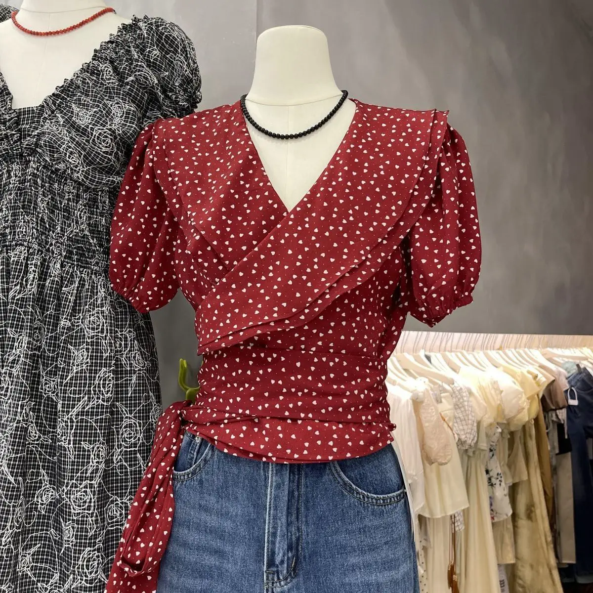 Polka Dot Printing Chiffon Lace Up V-Neck Sexy Chic Flying Sleeve Women's Blouse Shirt Korean Fashion Female Clothing Tops 2025
Polka Dot Printing Chiffon Lace Up V-Neck Sexy Chic Flying Sleeve Women's Blouse Shirt Korean Fashion Female Clothing Tops 2025