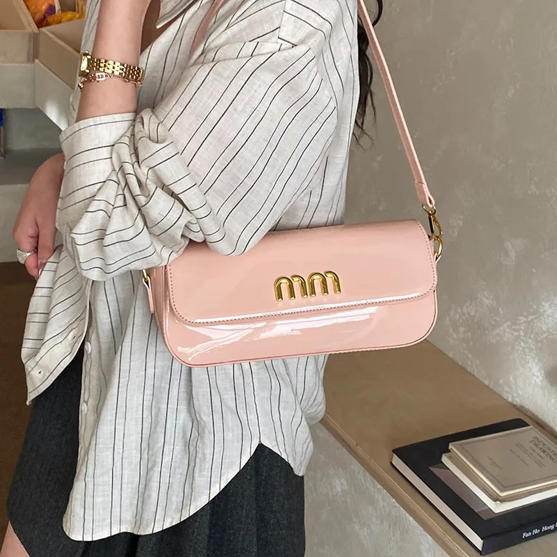 Модная классическая дизайнерская сумка для подгузников, женская кожаная сумка-тоут большой вместимости, роскошная, минималистичная, элегантная, винтажная, стильная, на плечо
Модная классическая дизайнерская сумка для подгузников, женская кожаная сумка-тоут большой вместимости, роскошная, минималистичная, элегантная, винтажная, стильная, на плечо