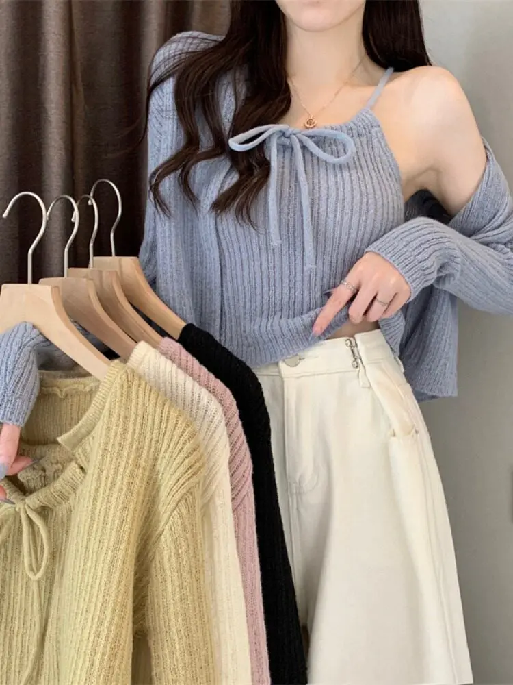 Fashionable Women's Two-Piece Set Drawstring Neck Strap Vest Long Sleeve Short Open Cardigan Top Soft Korean Style Commute Wind
Fashionable Women's Two-Piece Set Drawstring Neck Strap Vest Long Sleeve Short Open Cardigan Top Soft Korean Style Commute Wind