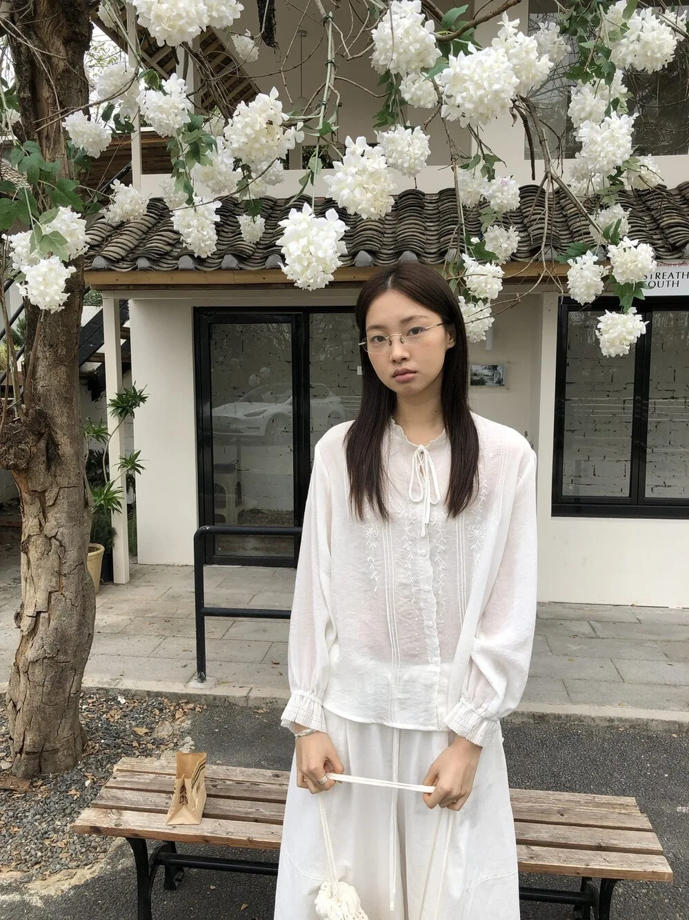 Lilian Miluroom Romantic Lace Collar Bow Tie Embroidery Crt Drifting Small irt Ele V-ne Long Sve Women's irt
Lilian Miluroom Romantic Lace Collar Bow Tie Embroidery Crt Drifting Small irt Ele V-ne Long Sve Women's irt