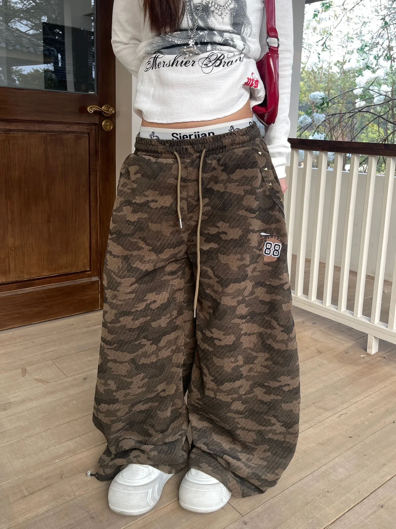 American Style Casual Camouflage Wide Leg Loose Sports Leisure Pants Jazz Dance Drawstring Floor-Length Design Sense
American Style Casual Camouflage Wide Leg Loose Sports Leisure Pants Jazz Dance Drawstring Floor-Length Design Sense