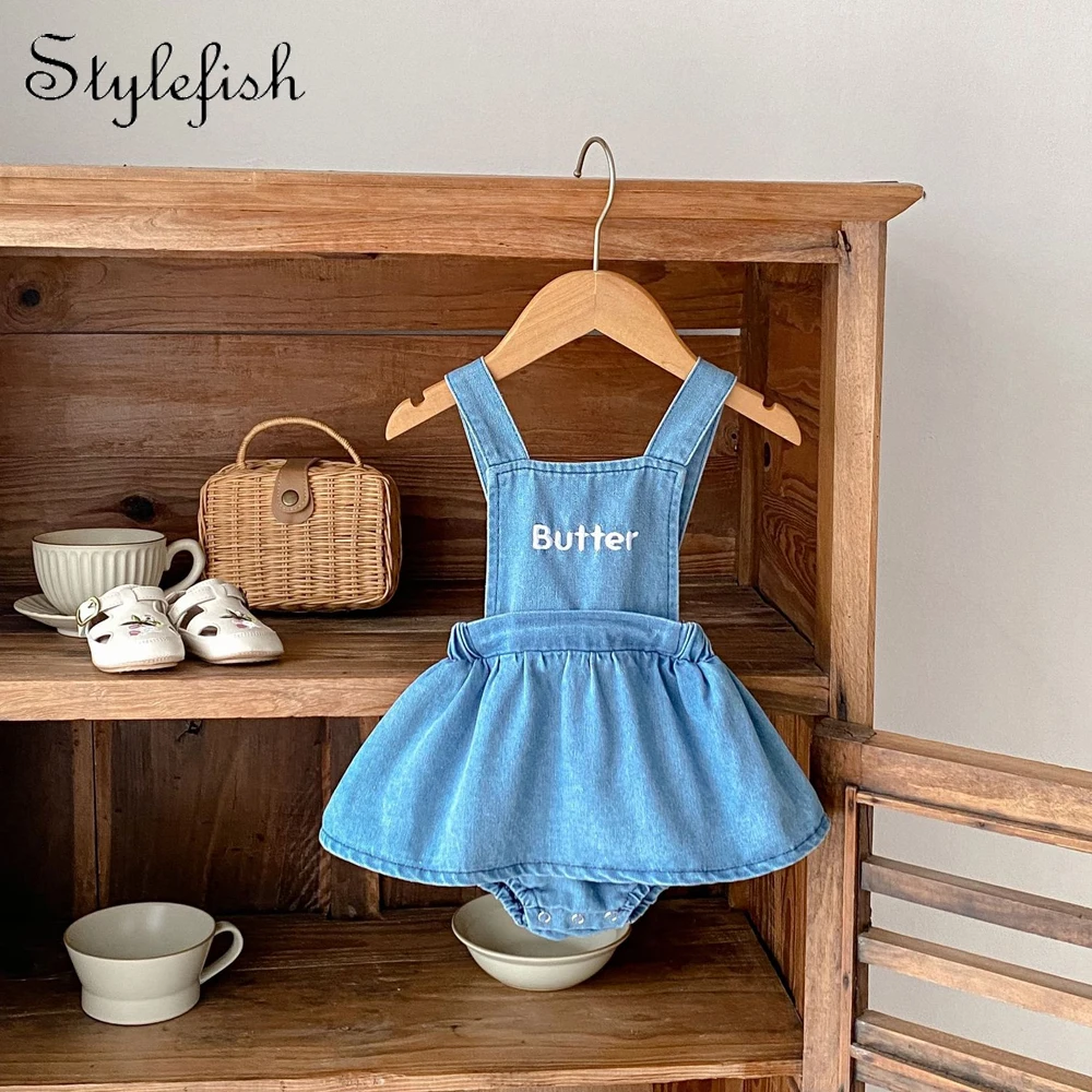 Autumn New 0-2 Year Old Baby Girl Clothing Personalized A-line Skirt Cotton Embroidered Cowboy Strap Harper Dress
Autumn New 0-2 Year Old Baby Girl Clothing Personalized A-line Skirt Cotton Embroidered Cowboy Strap Harper Dress
