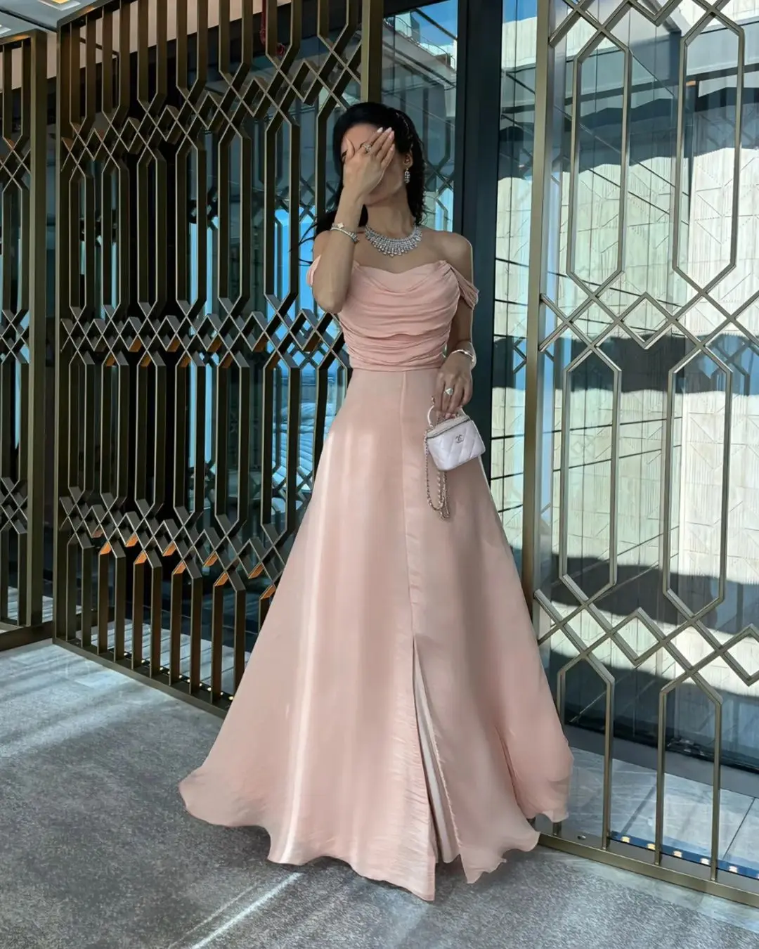 XIXI Sexy Off The Shoulder Prom Dresses A-Line Pleated Sleeveless Floor Length Evening Dresses Saudi Arabia Women's Party Gowns
XIXI Sexy Off The Shoulder Prom Dresses A-Line Pleated Sleeveless Floor Length Evening Dresses Saudi Arabia Women's Party Gowns
