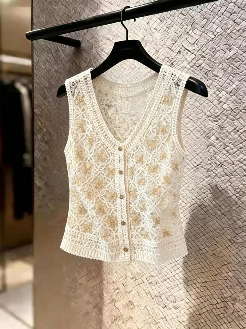 Retro Knitted Hollow out Sleeveless Vest Women's Summer New Style Thin Top Self-Keeping Model Korean Version Straight Cut
Retro Knitted Hollow out Sleeveless Vest Women's Summer New Style Thin Top Self-Keeping Model Korean Version Straight Cut