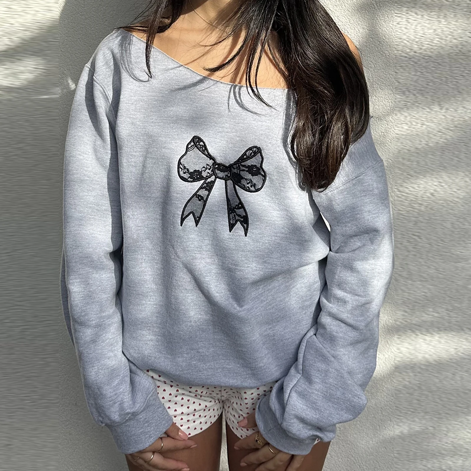 Women Loose Casual Sweatshirts Bow Embroidery Off Shoulder Long Sleeve Pullovers Fall Winter Tops Hoodies Streetwear
Women Loose Casual Sweatshirts Bow Embroidery Off Shoulder Long Sleeve Pullovers Fall Winter Tops Hoodies Streetwear