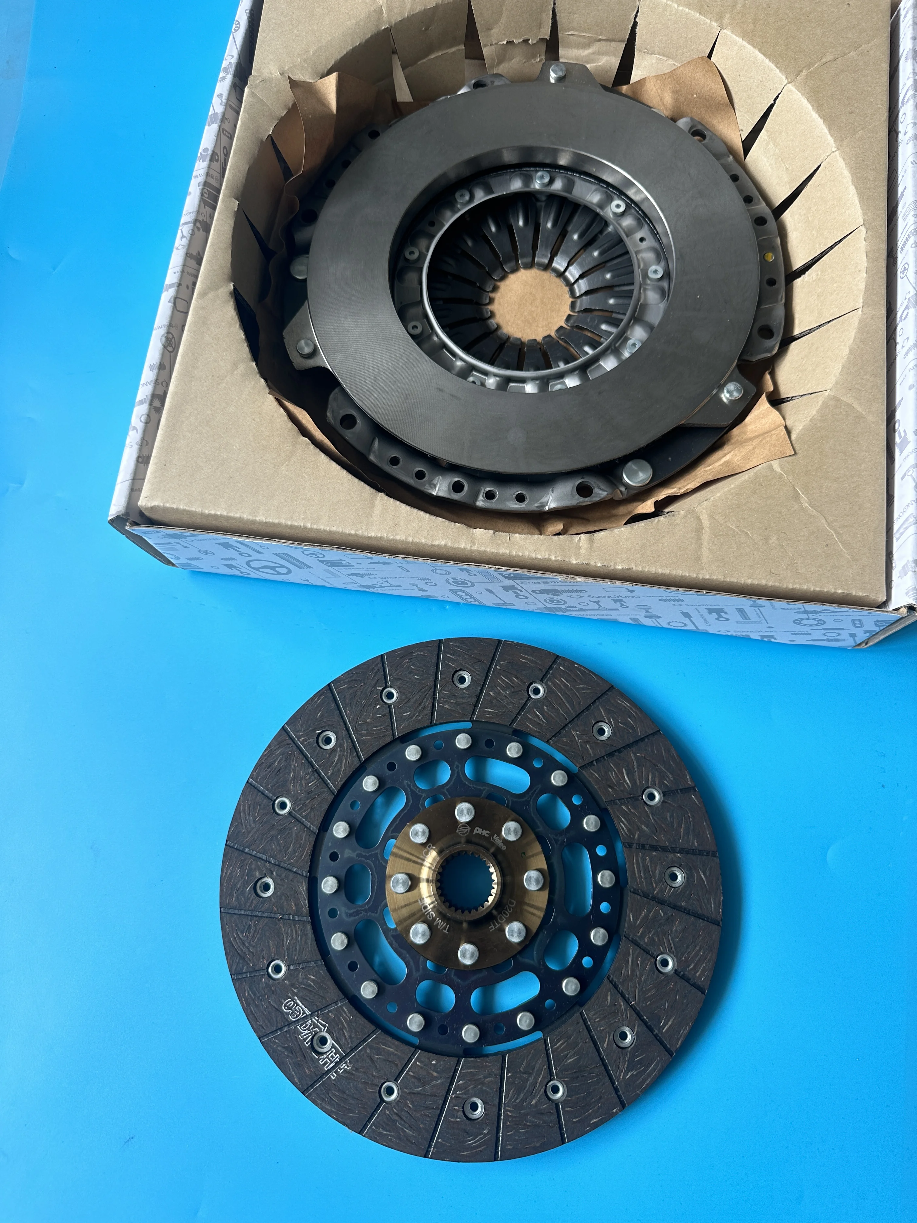 Оригинальный комплект дисков сцепления и крышек 3001034000 для Ssangyong Korando C D20 DTF
Оригинальный комплект дисков сцепления и крышек 3001034000 для Ssangyong Korando C D20 DTF