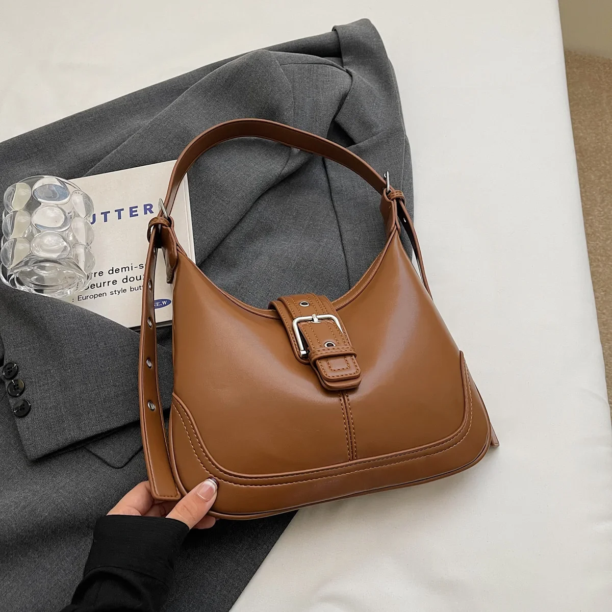Retro Belt Design Underarm Bag PU Leather Shoulder Bags for Women 2025 New Y2K Spicy Girl Crossbody Bag Hobos Commuter Handbags
Retro Belt Design Underarm Bag PU Leather Shoulder Bags for Women 2025 New Y2K Spicy Girl Crossbody Bag Hobos Commuter Handbags