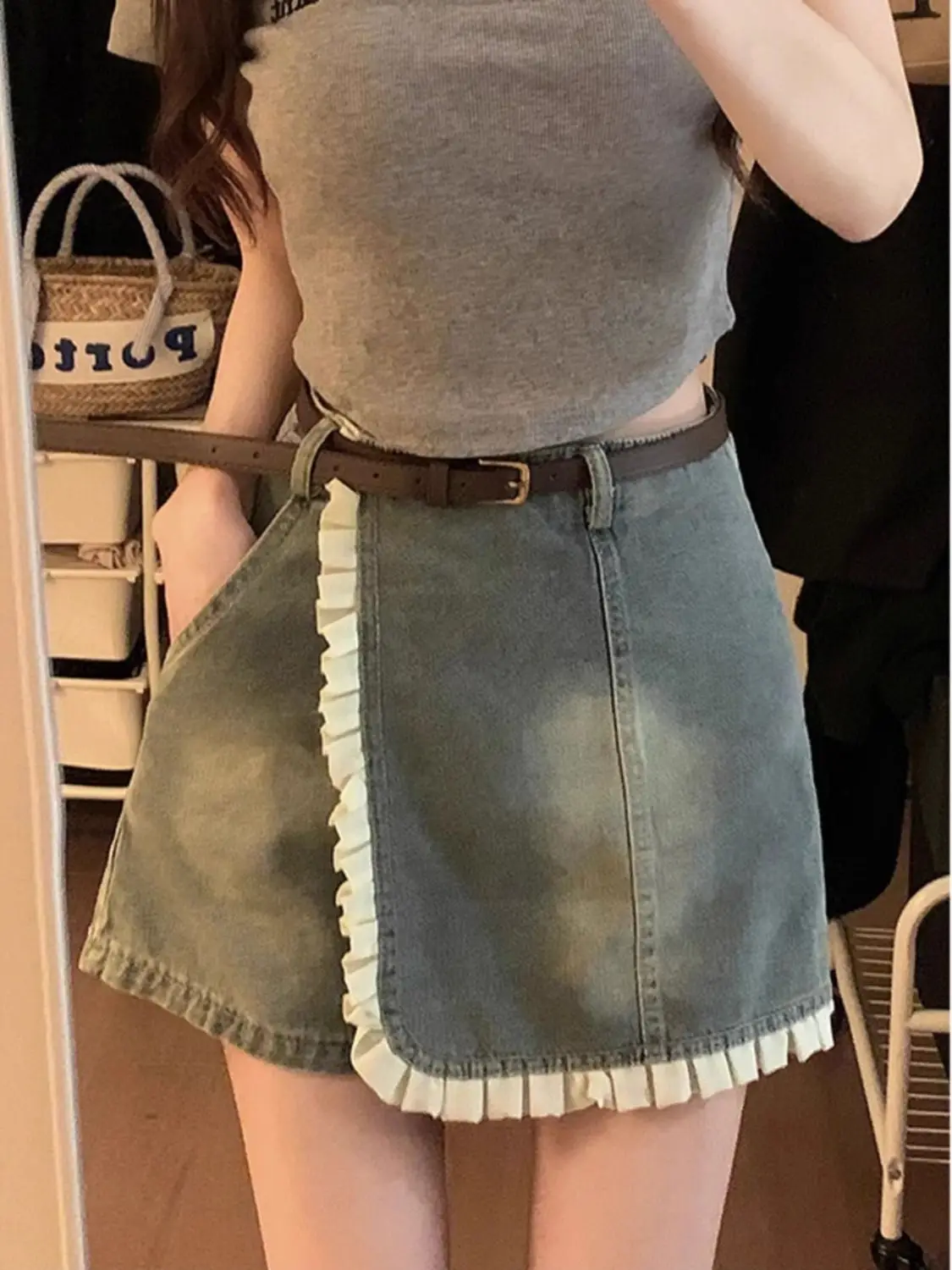 2024 Lace Denim Women's Summer New Retro High Waist Wrapped Hip A-line Shorts Skirt
2024 Lace Denim Women's Summer New Retro High Waist Wrapped Hip A-line Shorts Skirt