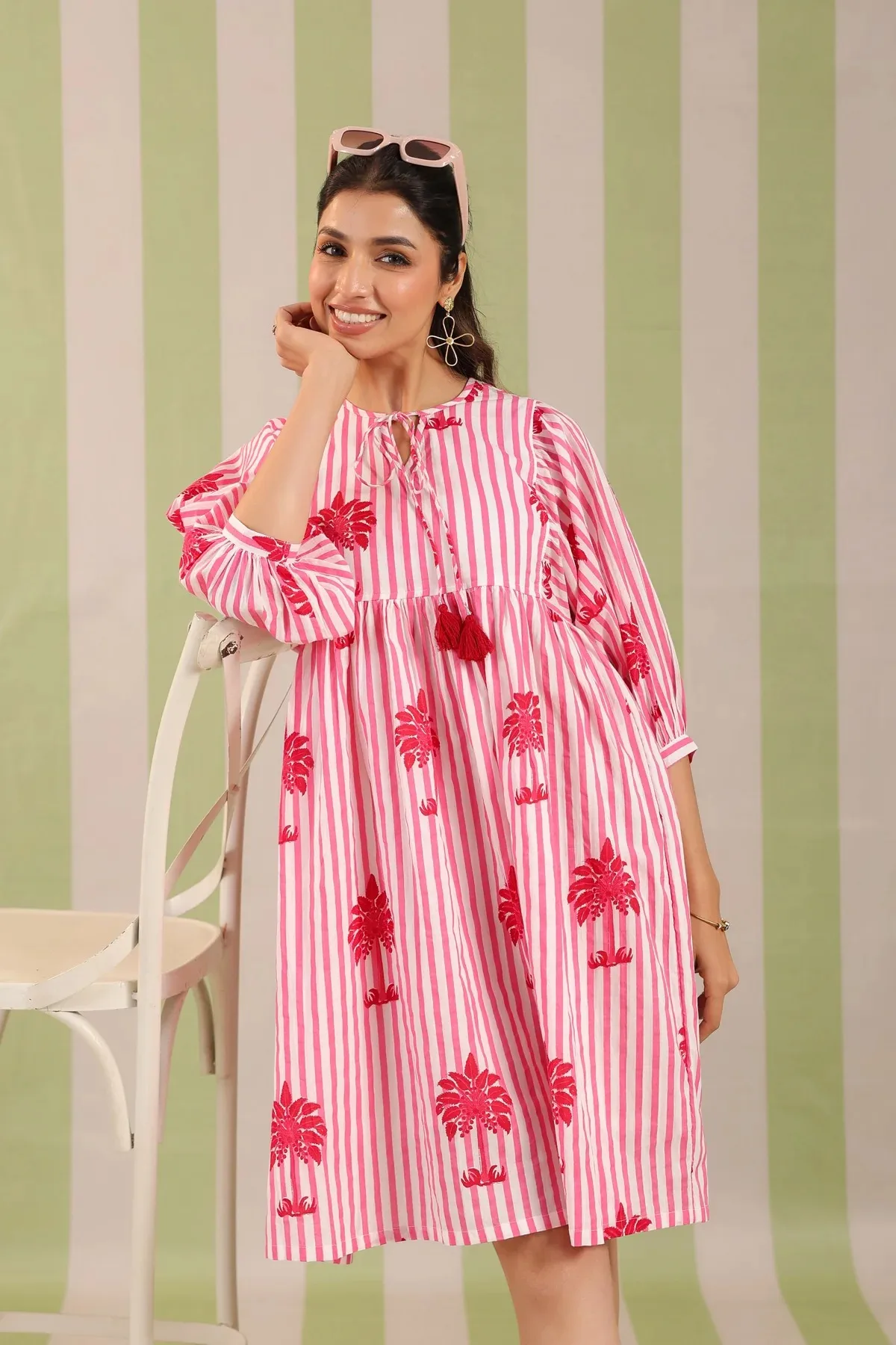 Indian Lightweight Pure Cotton Pink Palm Printed Dress with Tie-up Strings Coastal Vacation Summer Women's Ethnic Beach Wear
Indian Lightweight Pure Cotton Pink Palm Printed Dress with Tie-up Strings Coastal Vacation Summer Women's Ethnic Beach Wear