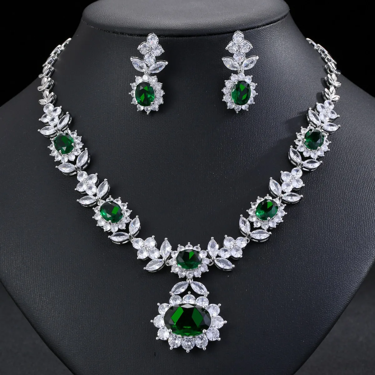 Luxury Indian Jewelry Set For Women Zirconia Bridal Necklace Earring Set For Wedding Evening Party Prom Pendant Necklace
Luxury Indian Jewelry Set For Women Zirconia Bridal Necklace Earring Set For Wedding Evening Party Prom Pendant Necklace