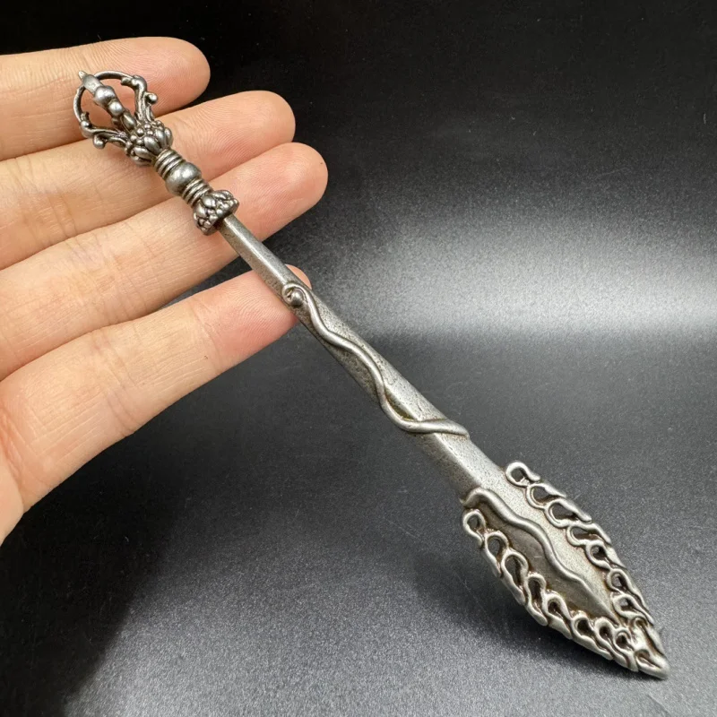 Wholesale Antique Manshu Sword Pendant Dharma-Vessel Monster Subduing Club Pendant Antique Collection Retro Tibetan Copper Acces
Wholesale Antique Manshu Sword Pendant Dharma-Vessel Monster Subduing Club Pendant Antique Collection Retro Tibetan Copper Acces