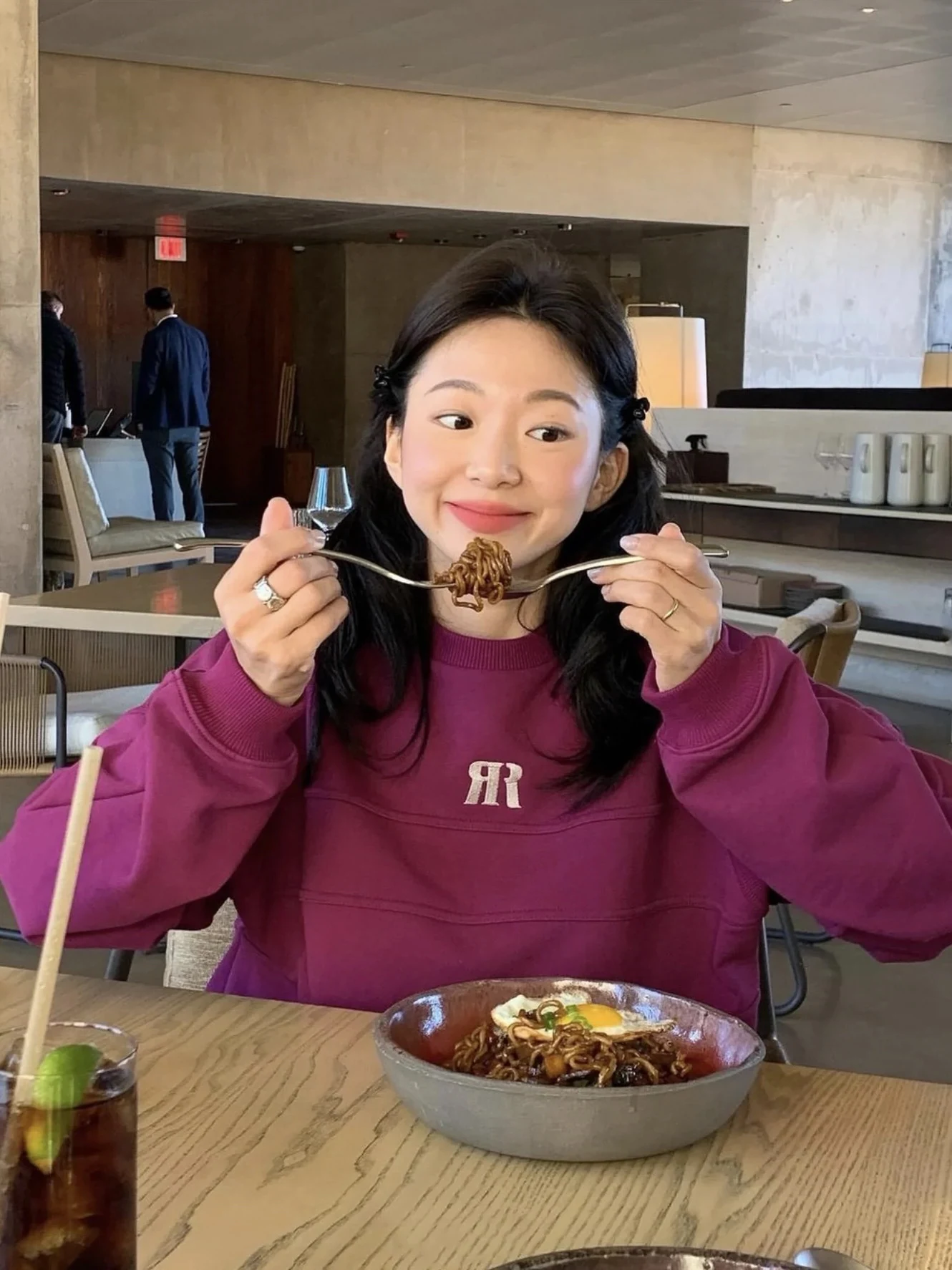 Женский свитшот Candy Miss Korean Sle Dongdaemun свободного кроя с вышивкой и пэчворком, круглый вырез, длинный рукав
Женский свитшот Candy Miss Korean Sle Dongdaemun свободного кроя с вышивкой и пэчворком, круглый вырез, длинный рукав