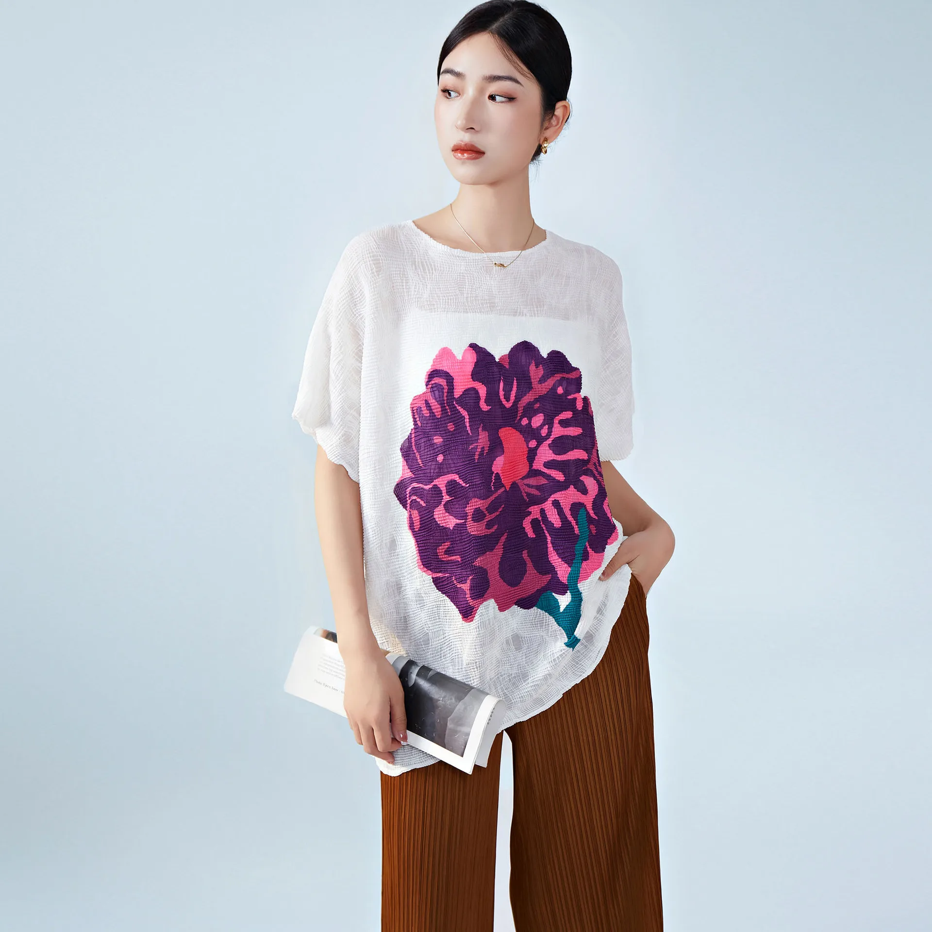 Oversized T-Shirts Women Summer Fashion 2023 Stretch Miyake Pleated Loose Casual Round Neck Short Sleeved Printed Tee Tops Thin
Oversized T-Shirts Women Summer Fashion 2023 Stretch Miyake Pleated Loose Casual Round Neck Short Sleeved Printed Tee Tops Thin