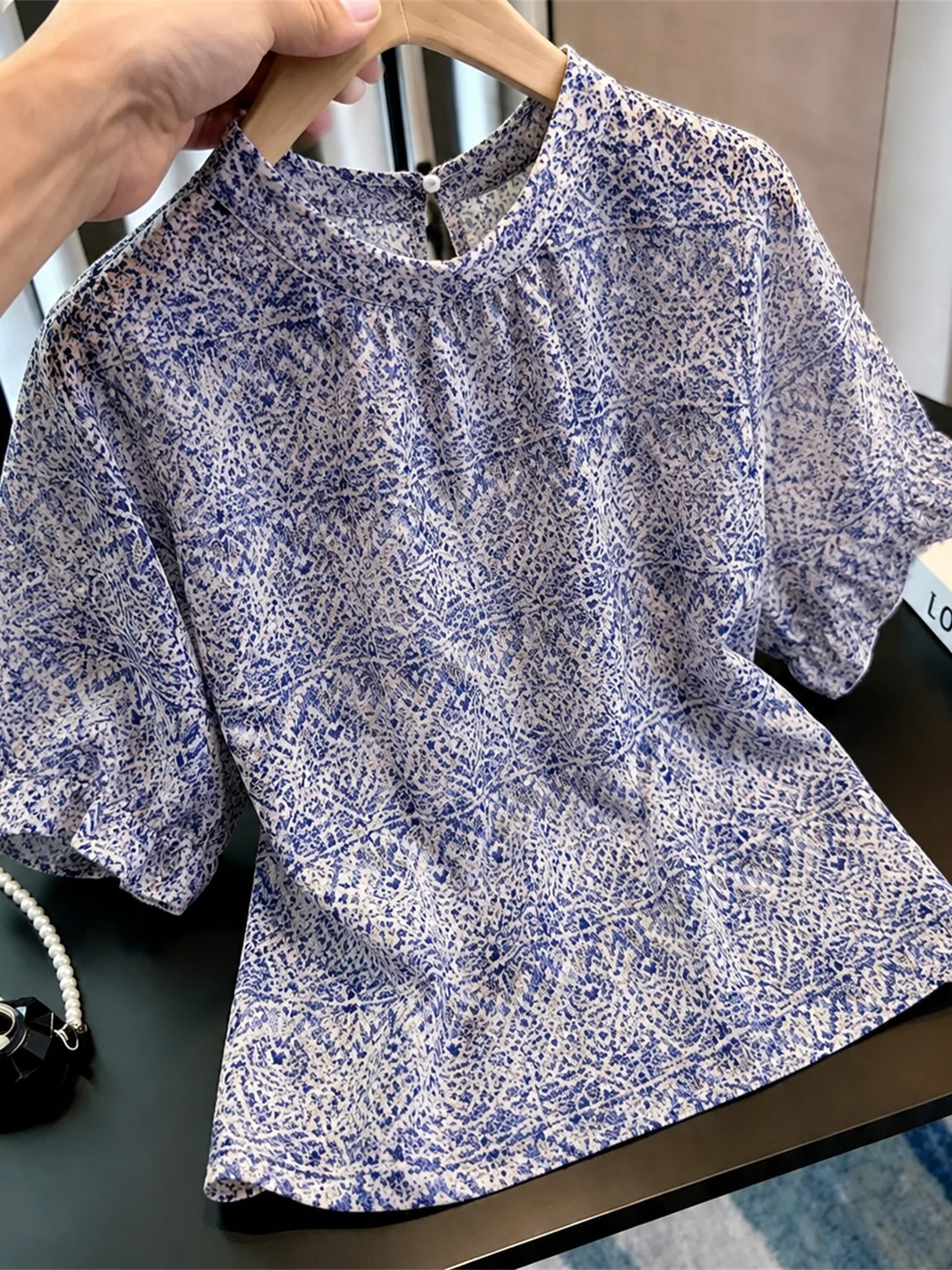 Fashionable Skin-friendly Casual round Neck Overhead Shirt Soft Style Summer 2026 Korean Version Straight Cut Silk Top
Fashionable Skin-friendly Casual round Neck Overhead Shirt Soft Style Summer 2026 Korean Version Straight Cut Silk Top