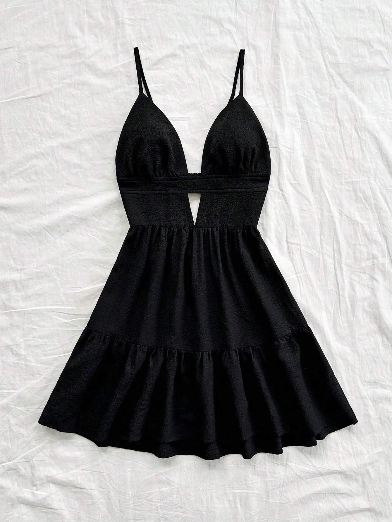 Black V-Neck Backless Tiered Mini Dress For Women Summer Casual Beach Style
Black V-Neck Backless Tiered Mini Dress For Women Summer Casual Beach Style