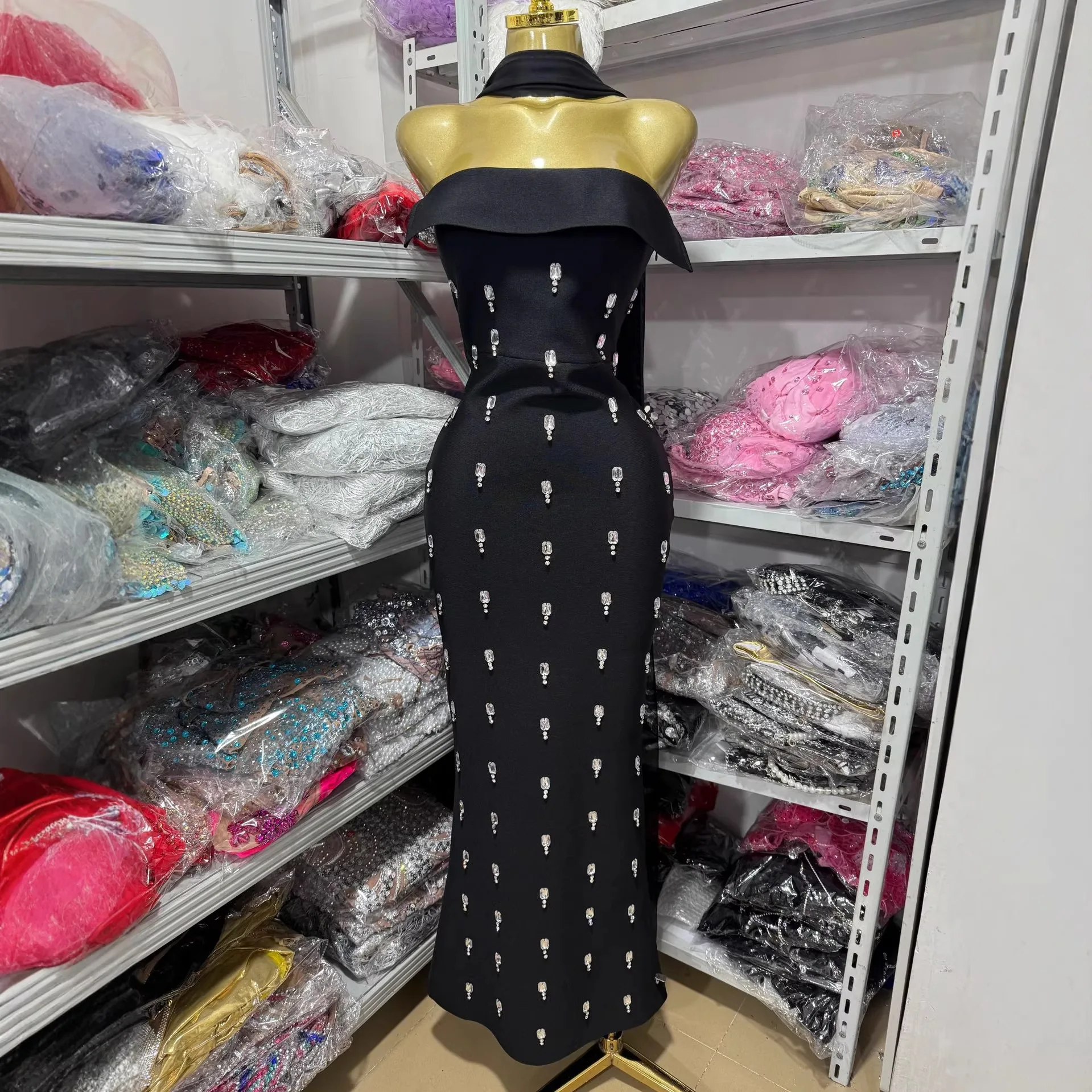 Elegant High-Waisted Wrap Dress Pearl Strapless Slim-Fit Evening Gown Luxury Knitted Dress for Women Short Sleeve Thick Fabric
Elegant High-Waisted Wrap Dress Pearl Strapless Slim-Fit Evening Gown Luxury Knitted Dress for Women Short Sleeve Thick Fabric