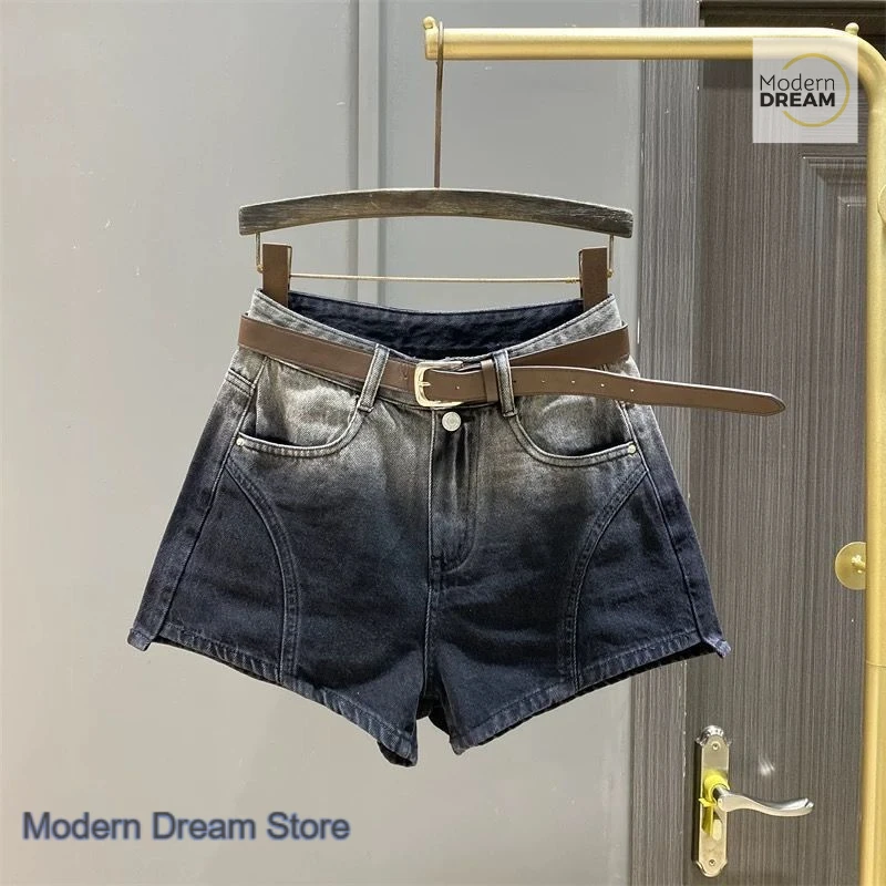 Korean-style gradient denim shorts women's spring and summer new design sense high waist spice girls casual A-word hot pants
Korean-style gradient denim shorts women's spring and summer new design sense high waist spice girls casual A-word hot pants