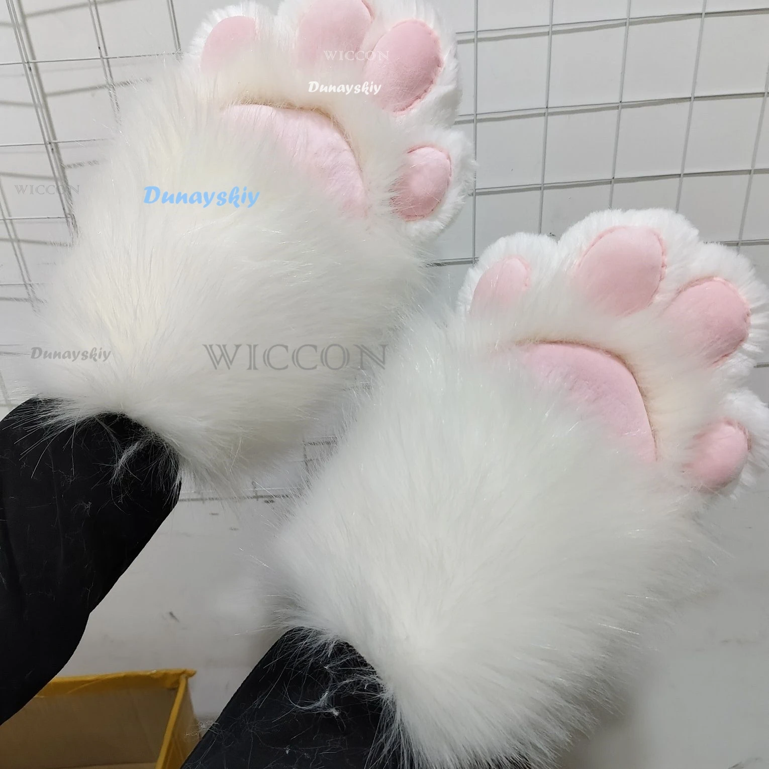 2024 Fursuit кигуруми кошачьи лапы мультфильм плюшевый пушистый косплей комплект костюм ногти тигровые когти полный палец лоскутное шитье 2 шт.
2024 Fursuit кигуруми кошачьи лапы мультфильм плюшевый пушистый косплей комплект костюм ногти тигровые когти полный палец лоскутное шитье 2 шт.