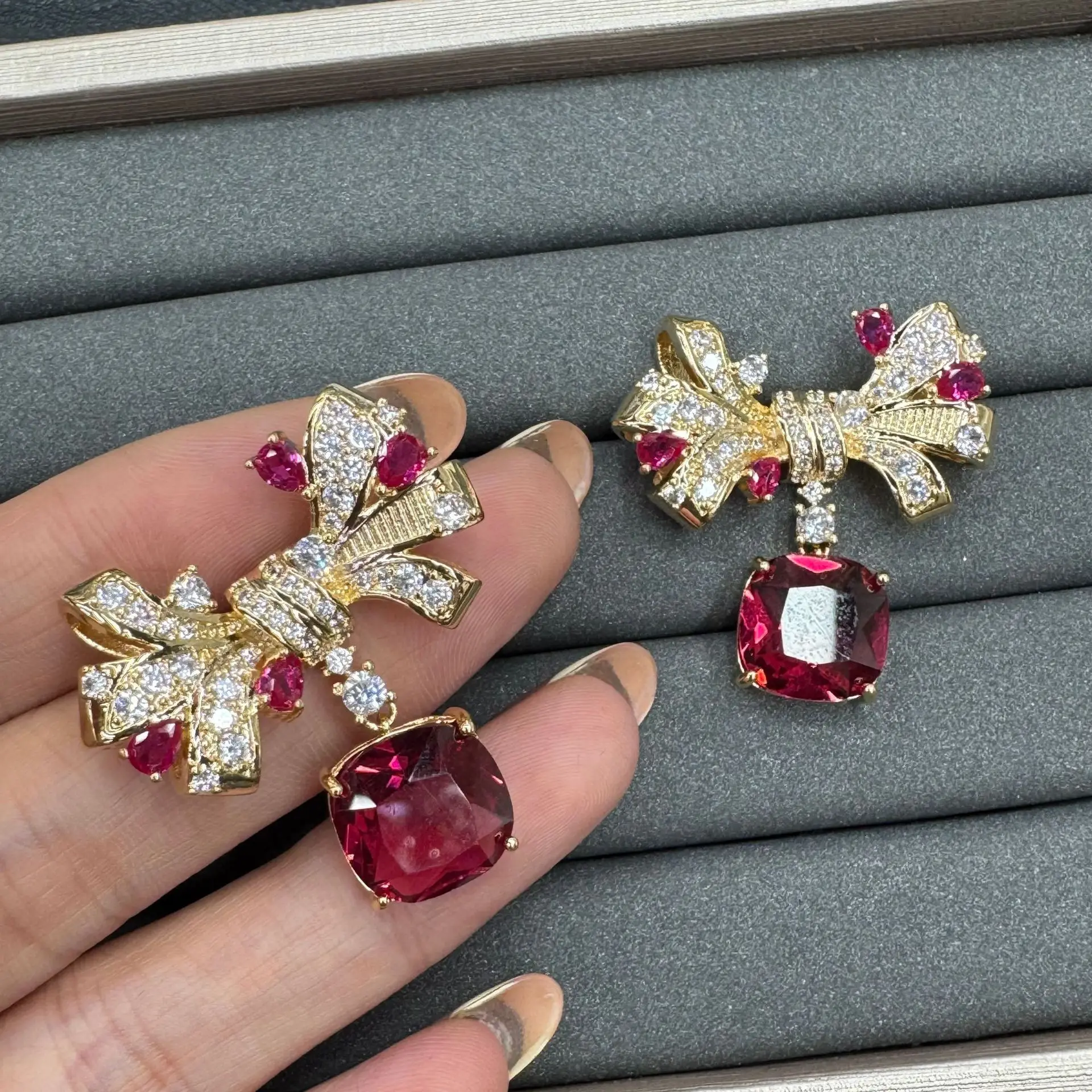 cute bowknot earrings zirconia pink red white square block drop earrings for women girls gift gold color shiny jewelry party
cute bowknot earrings zirconia pink red white square block drop earrings for women girls gift gold color shiny jewelry party