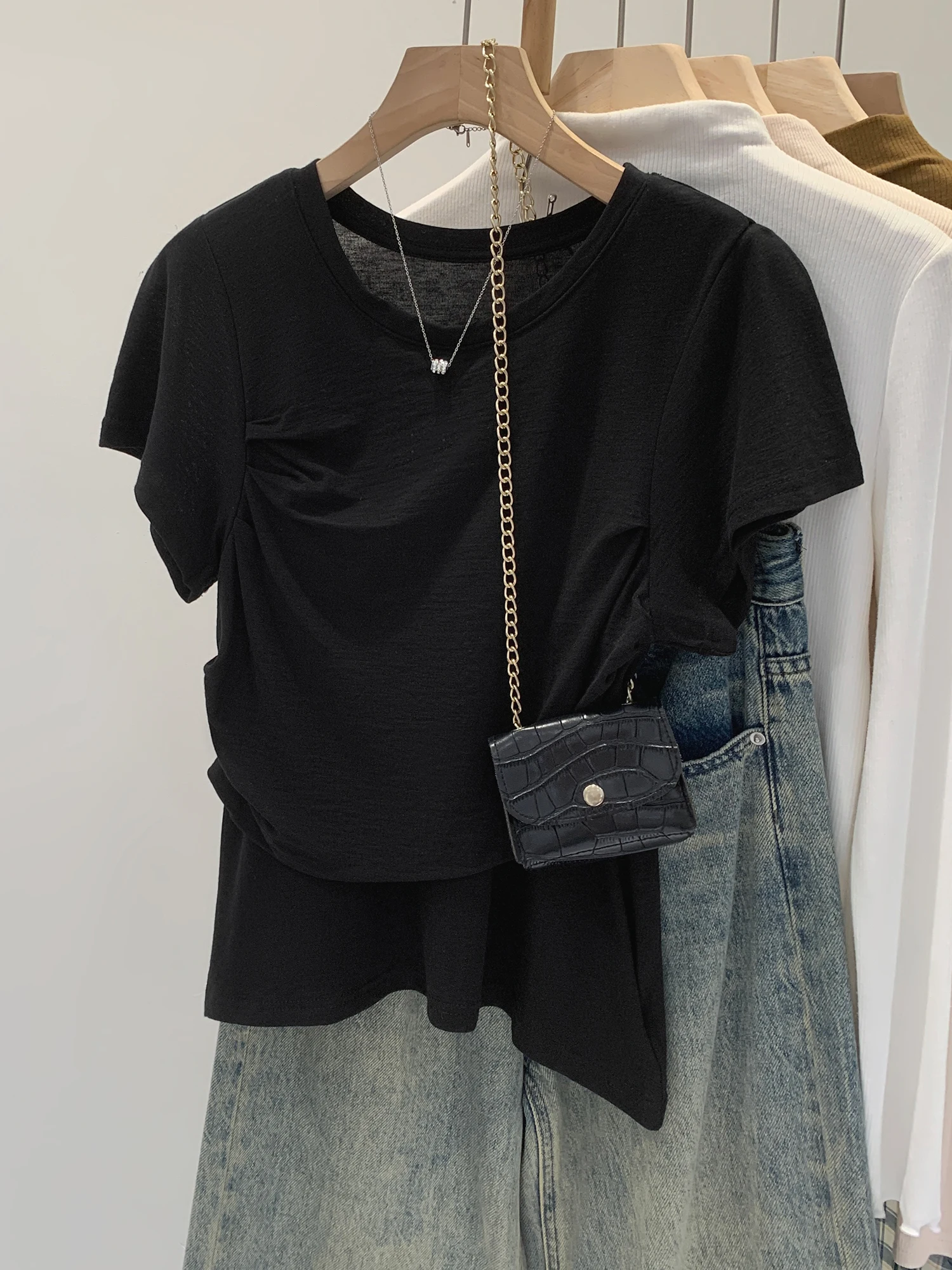 Black Pure Cotton Slim Fit Short Sleeve T-Shirt Women Summer New Design Shoulder Length Thin Style Korean Version Commute Style
Black Pure Cotton Slim Fit Short Sleeve T-Shirt Women Summer New Design Shoulder Length Thin Style Korean Version Commute Style