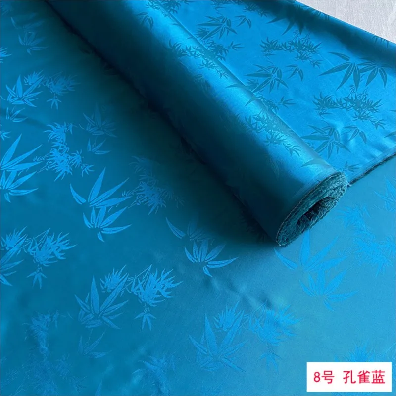 The inner lining fabric for Chinese Hanfu and cheongsam is made of 16 momme leaf jacquard interwoven with wave satin silk
The inner lining fabric for Chinese Hanfu and cheongsam is made of 16 momme leaf jacquard interwoven with wave satin silk