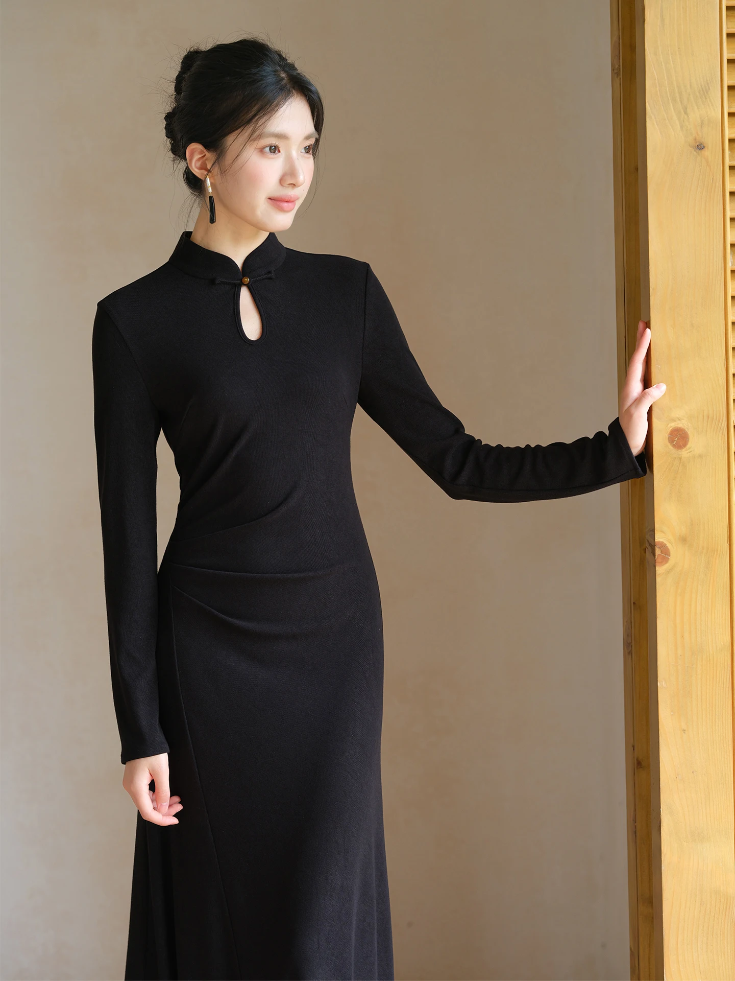 Вязаное платье Ele Bla для женщин, осенне-зимнее, длинное, с поясом, воротником-капелькой и плиссированной юбкой
Вязаное платье Ele Bla для женщин, осенне-зимнее, длинное, с поясом, воротником-капелькой и плиссированной юбкой