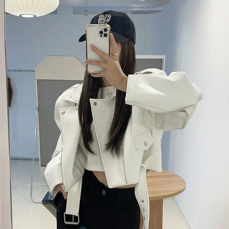 Short Motorcycle Leather Jacket for Women in Spring 2026 New High-end Black Suit Collar with Large Pocket PU Jacket
Short Motorcycle Leather Jacket for Women in Spring 2026 New High-end Black Suit Collar with Large Pocket PU Jacket