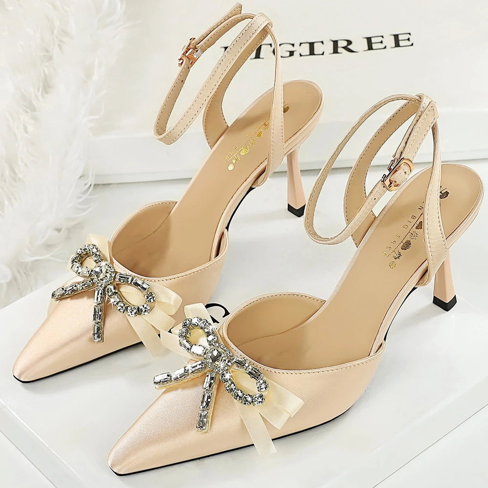 BIGTREE Shoes High-Heeled Sandals Women Shoes Summer Rhinestone Bowknot Women Pumps Silk pointed Stiletto Heels 8 cm Sandals
BIGTREE Shoes High-Heeled Sandals Women Shoes Summer Rhinestone Bowknot Women Pumps Silk pointed Stiletto Heels 8 cm Sandals