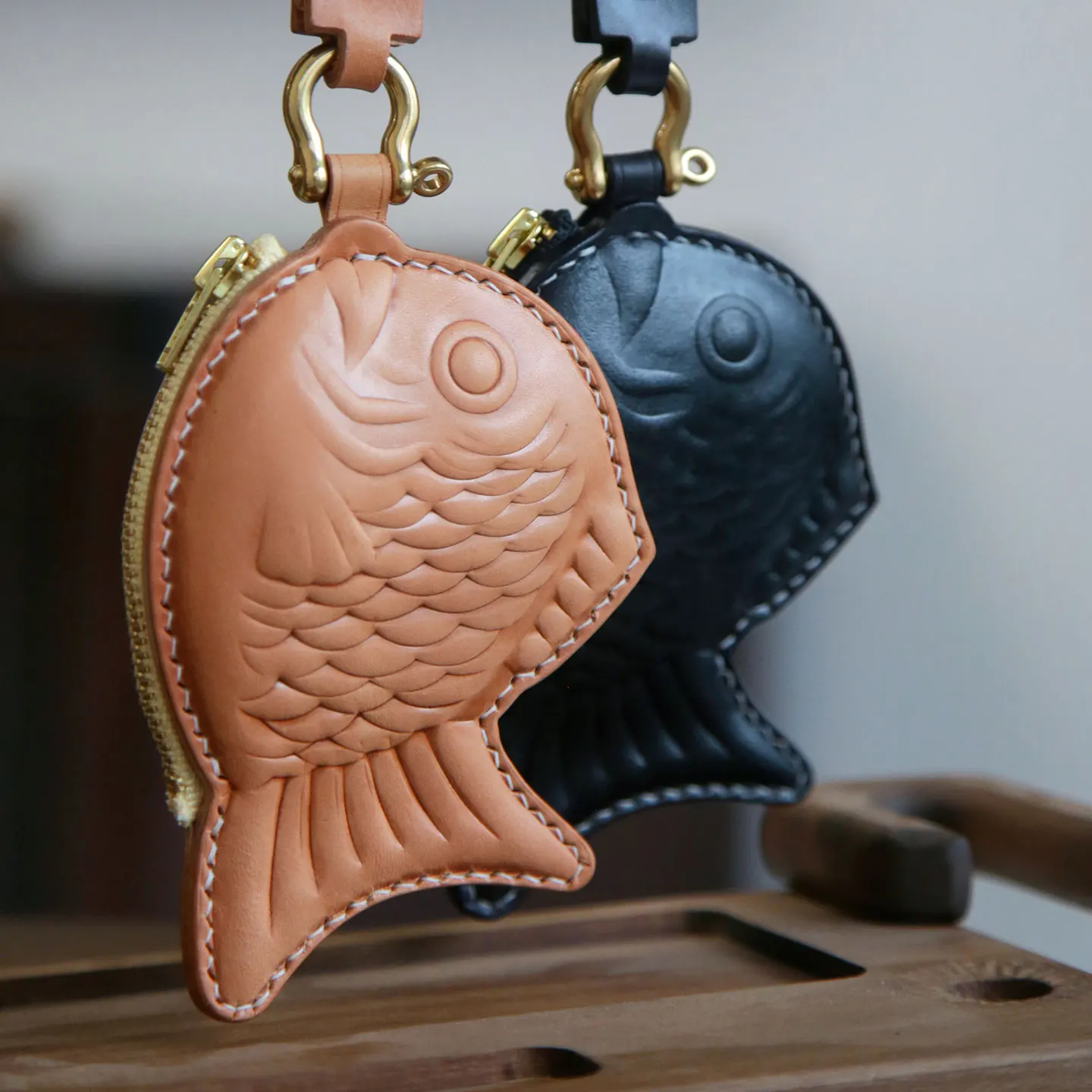 Handmade Red Snapper Fish Bag Charm Japanese Retro Leather Coin Purse Small Storage Bag Keychain Decoration
Handmade Red Snapper Fish Bag Charm Japanese Retro Leather Coin Purse Small Storage Bag Keychain Decoration