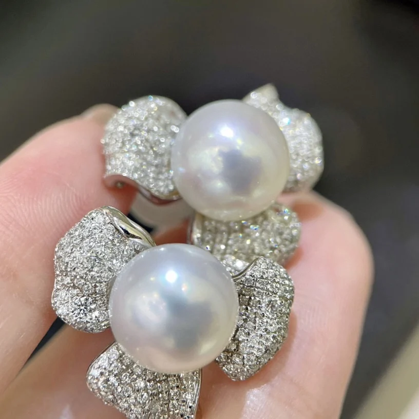 Full Diamond Clover Pearl Earrings 925 Sterling Silver 11-12mm Natural Freshwater Pearl Nearly Round Earrings
Full Diamond Clover Pearl Earrings 925 Sterling Silver 11-12mm Natural Freshwater Pearl Nearly Round Earrings