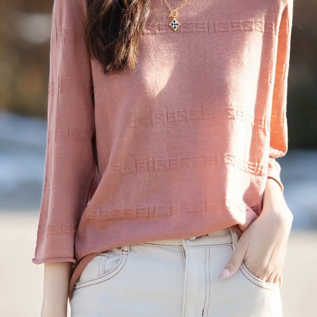 Женская трикотажная базовая рубашка, весенне-осенний свободный топ с семиточечными рукавами, универсальный корейский модный пуловер, внутренняя одежда
Женская трикотажная базовая рубашка, весенне-осенний свободный топ с семиточечными рукавами, универсальный корейский модный пуловер, внутренняя одежда