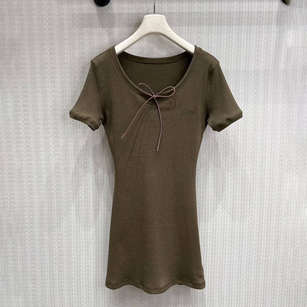 High-quality 2026 new women's fitted V-neck short-sleeved mini dress, with a bow decoration at the neckline xy150512
High-quality 2026 new women's fitted V-neck short-sleeved mini dress, with a bow decoration at the neckline xy150512