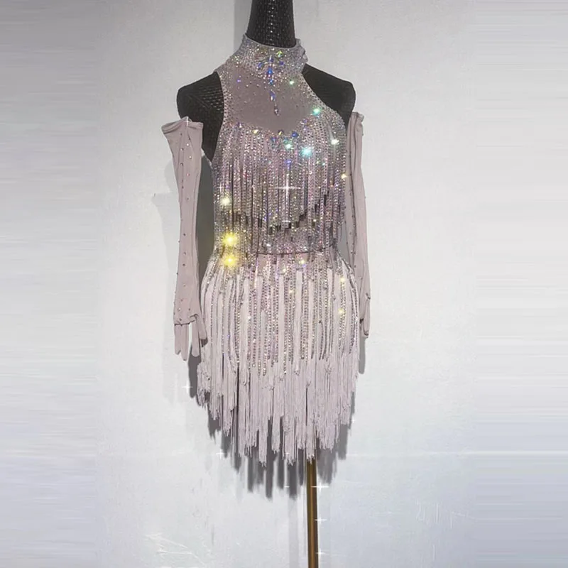 Latin dance dress Women's customized high-end diamond tassel performance dress Tango children's Latin dance professional dress
Latin dance dress Women's customized high-end diamond tassel performance dress Tango children's Latin dance professional dress