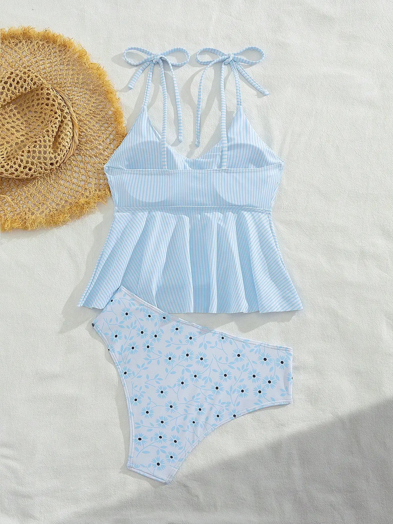 Women's Striped Halter Neck Tankini Top With Floral Bottoms 2 Piece Swimsuit Set
Women's Striped Halter Neck Tankini Top With Floral Bottoms 2 Piece Swimsuit Set