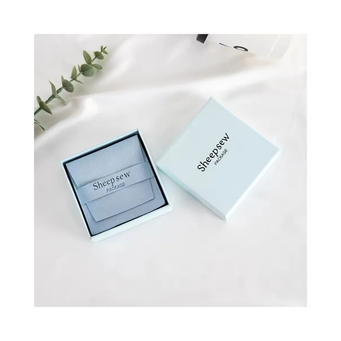 50, милая сумка из микрофибры с логотипом, серьги-гвоздики, кольца, браслет, мешочки
50, милая сумка из микрофибры с логотипом, серьги-гвоздики, кольца, браслет, мешочки