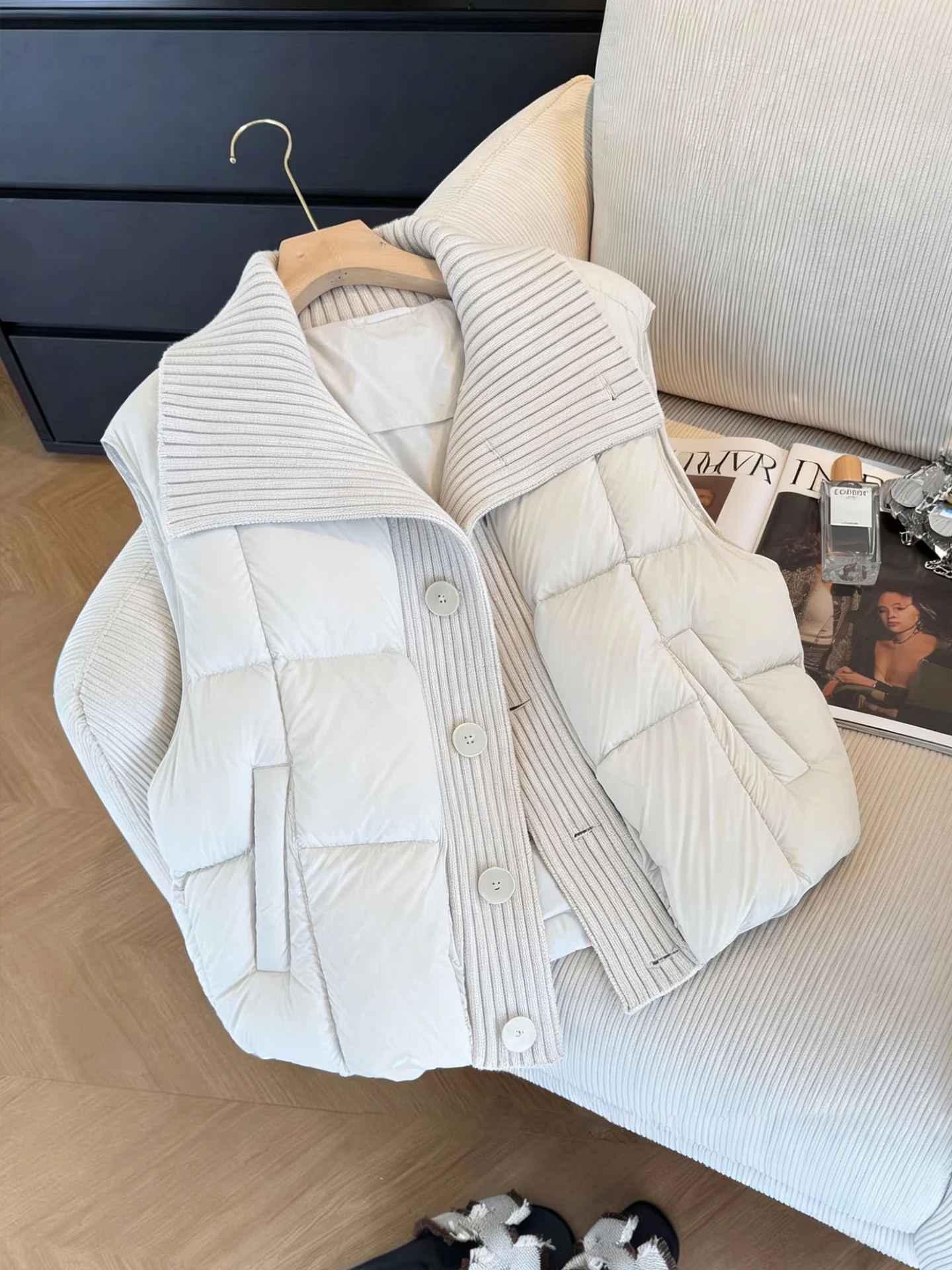 Корейский модный вязаный жилет с лацканами и пэчворком, осенне-зимняя свободная утепленная верхняя одежда для женщин
Корейский модный вязаный жилет с лацканами и пэчворком, осенне-зимняя свободная утепленная верхняя одежда для женщин