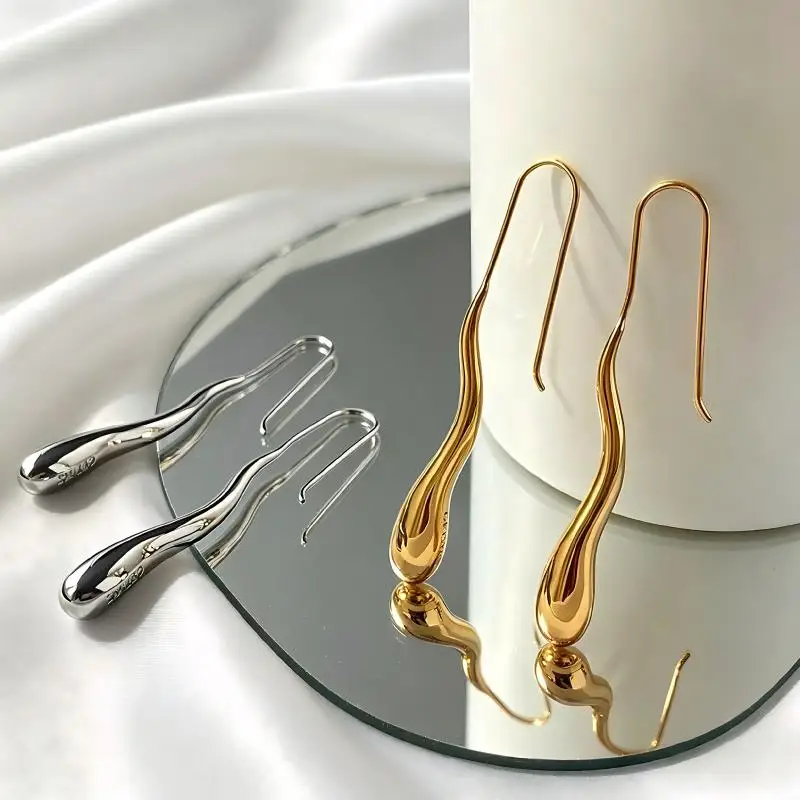 French Gold Teardrop Earrings for Women, Niche Design, High-end Long Stud Earrings, Light Luxury, Elegant and Unique
French Gold Teardrop Earrings for Women, Niche Design, High-end Long Stud Earrings, Light Luxury, Elegant and Unique