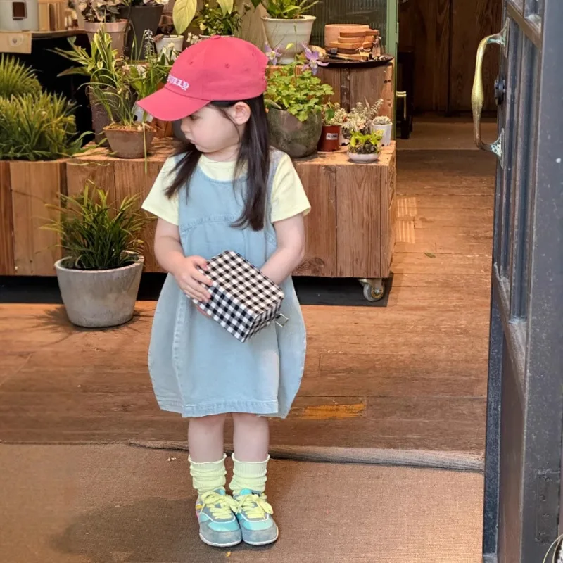 Girls' Summer Denim Vest Dresst 2025 Children's Clothing Korean Version Sleeveless Denim Skirt Baby Balloon Dress
Girls' Summer Denim Vest Dresst 2025 Children's Clothing Korean Version Sleeveless Denim Skirt Baby Balloon Dress