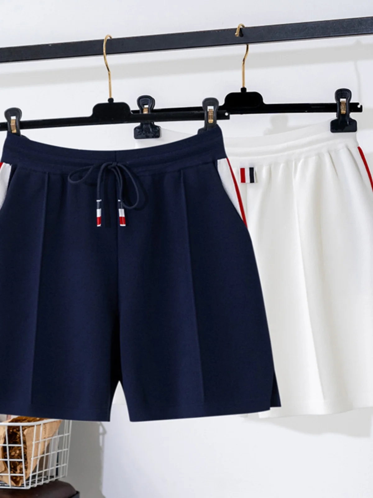 Summer Thin Elastic Waist Straight Leg Ice Silk Shorts Women Casual Sports Pants High Waist Loose Wide Leg Five-Quarter Pants
Summer Thin Elastic Waist Straight Leg Ice Silk Shorts Women Casual Sports Pants High Waist Loose Wide Leg Five-Quarter Pants