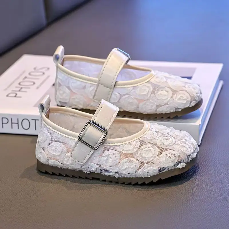 Новые туфли для девочек на плоской подошве с сетчатым верхом и цветочным декором, весенне-летние, с мягкой подошвой, круглым носком, неглубоким вырезом, без застежек, милые, для выступлений
Новые туфли для девочек на плоской подошве с сетчатым верхом и цветочным декором, весенне-летние, с мягкой подошвой, круглым носком, неглубоким вырезом, без застежек, милые, для выступлений