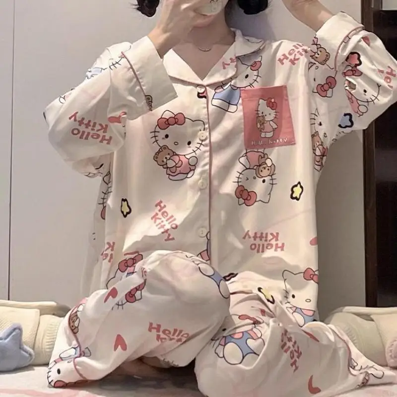 Miniso Girl Сексуальная пижама из ледяного шелка с лацканами Kawaii Hello Kitty Аниме Мода Весна и лето Одежда для отдыха с длинными рукавами
Miniso Girl Сексуальная пижама из ледяного шелка с лацканами Kawaii Hello Kitty Аниме Мода Весна и лето Одежда для отдыха с длинными рукавами