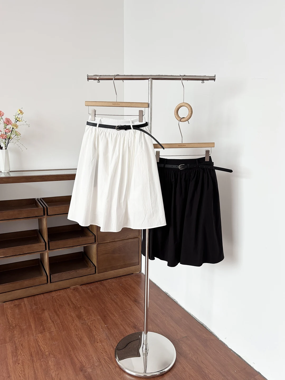 Summer 2026 High Waist A-Line Skirt Women's Simple Color Commute Casual Loose Midi Skirt Teenage Girls Fashion
Summer 2026 High Waist A-Line Skirt Women's Simple Color Commute Casual Loose Midi Skirt Teenage Girls Fashion