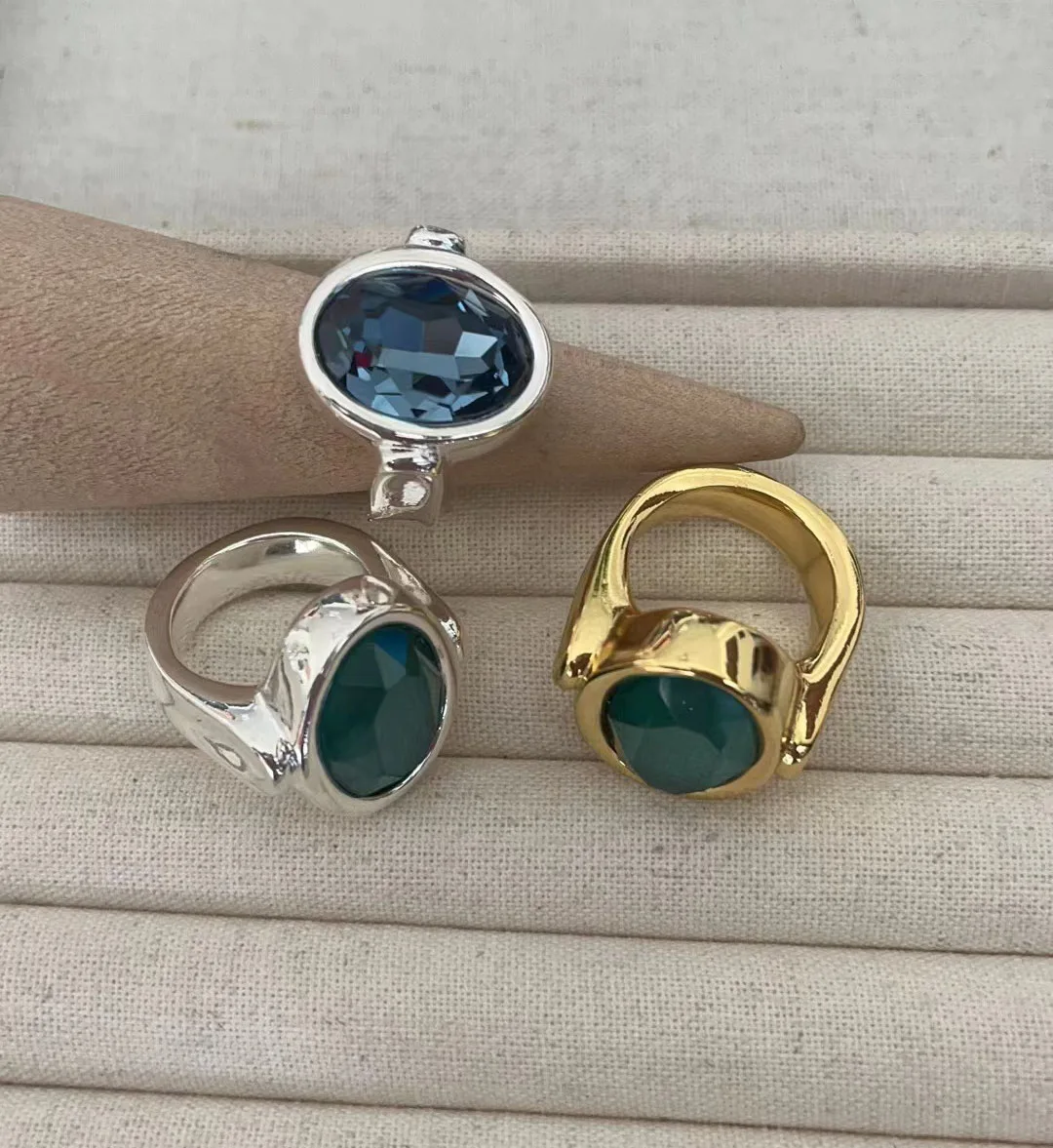 European and American new exquisite niche design luxury gemstone ring, suitable for girls' Valentine's Day gifts
European and American new exquisite niche design luxury gemstone ring, suitable for girls' Valentine's Day gifts
