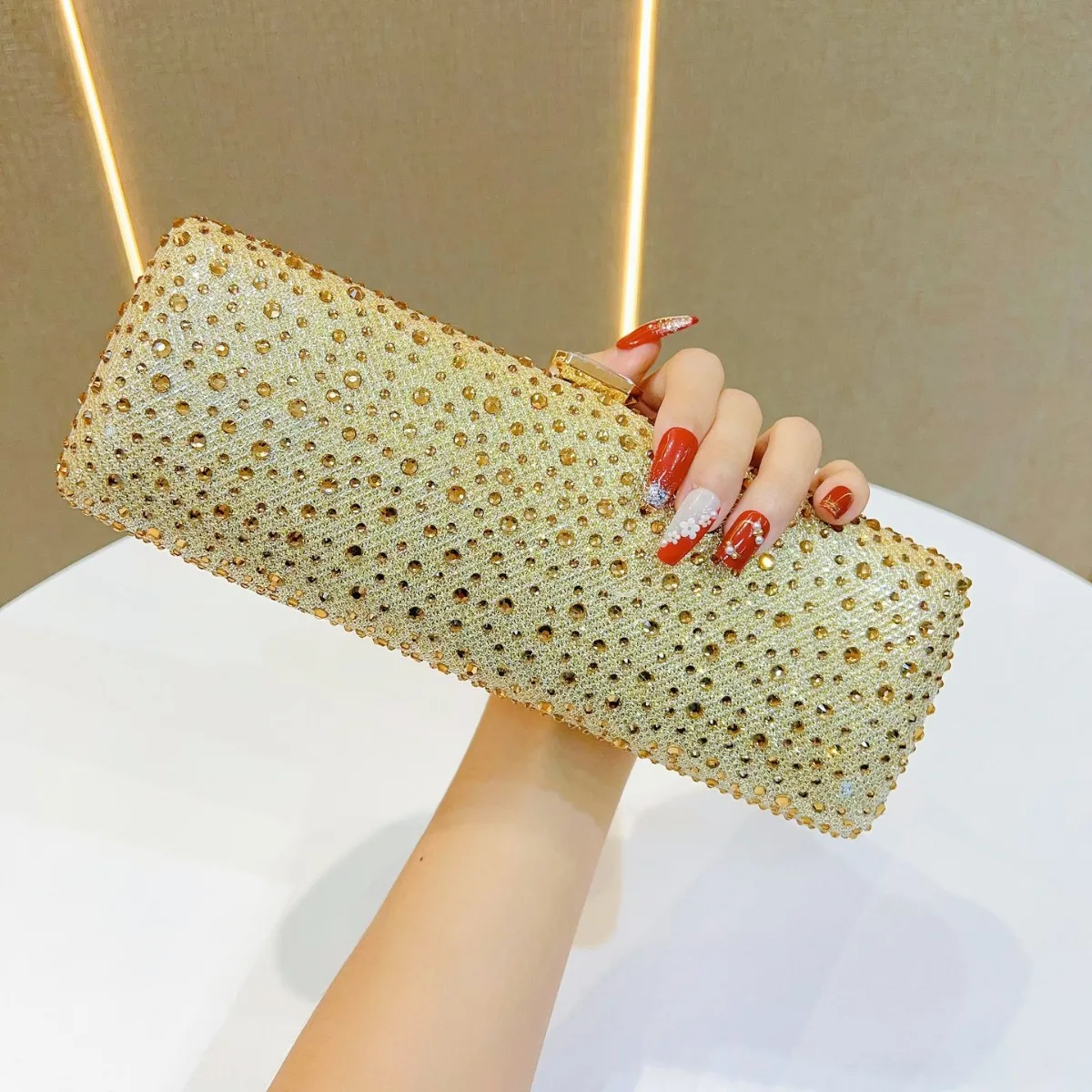 Luxury Rhinestone Clutch for Women Sparkling Design Crossbody Bag Elegant Shoulder Evening Purse Glamorous Wedding Party Handbag
Luxury Rhinestone Clutch for Women Sparkling Design Crossbody Bag Elegant Shoulder Evening Purse Glamorous Wedding Party Handbag